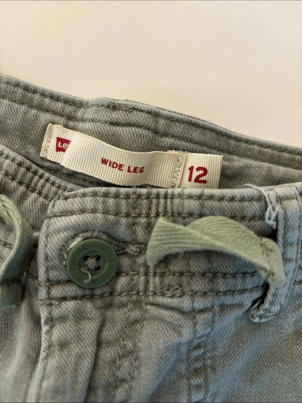 Girls Levi’s Casual Cargo Pants in Olive Green